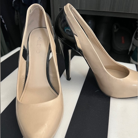 Beige and black heels 💛 - Picture 3 of 6